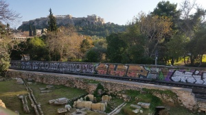 Den grekiska agoran med Akropolis i bakgrunden.
